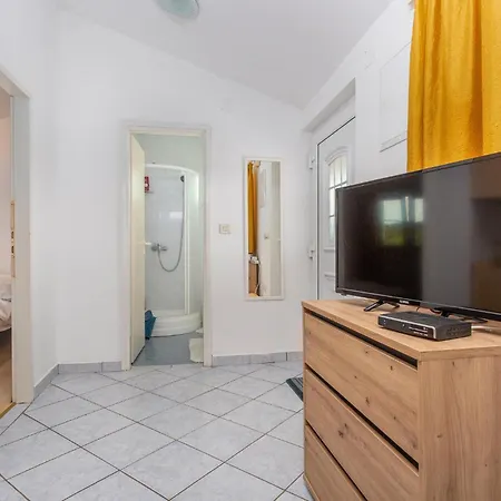 Διαμέρισμα Stunning In With Kitchen Malinska