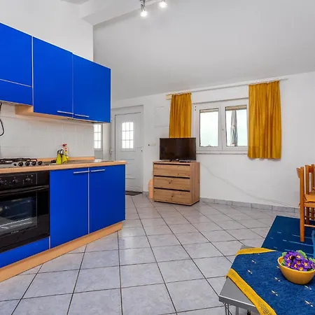 Stunning In With Kitchen